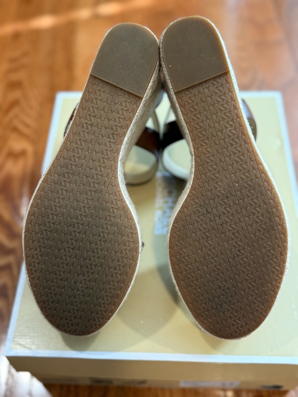LN Michael Kors BERKLEY MID WEDGE - Picture 5 of 7